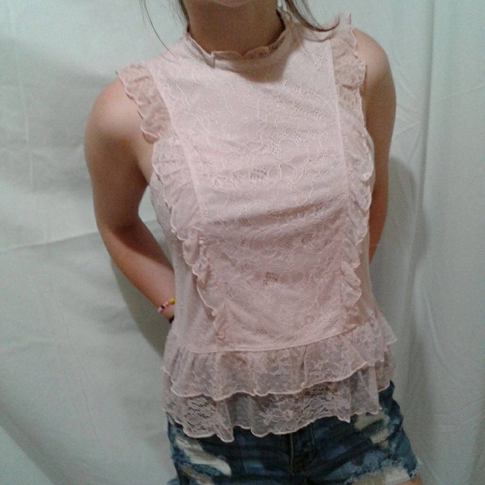 🌺 NWT Express Creamy Rose Lace Blouse